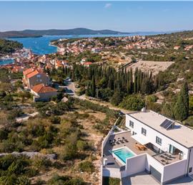 4 Bedroom Villa with Pool near Milna, Brac Island Sleeps 8 